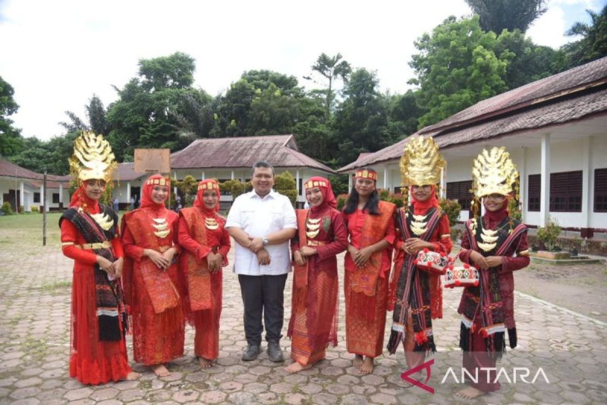 Ini pesan Bupati Tapsel kepada pelajar soal bermedia sosial