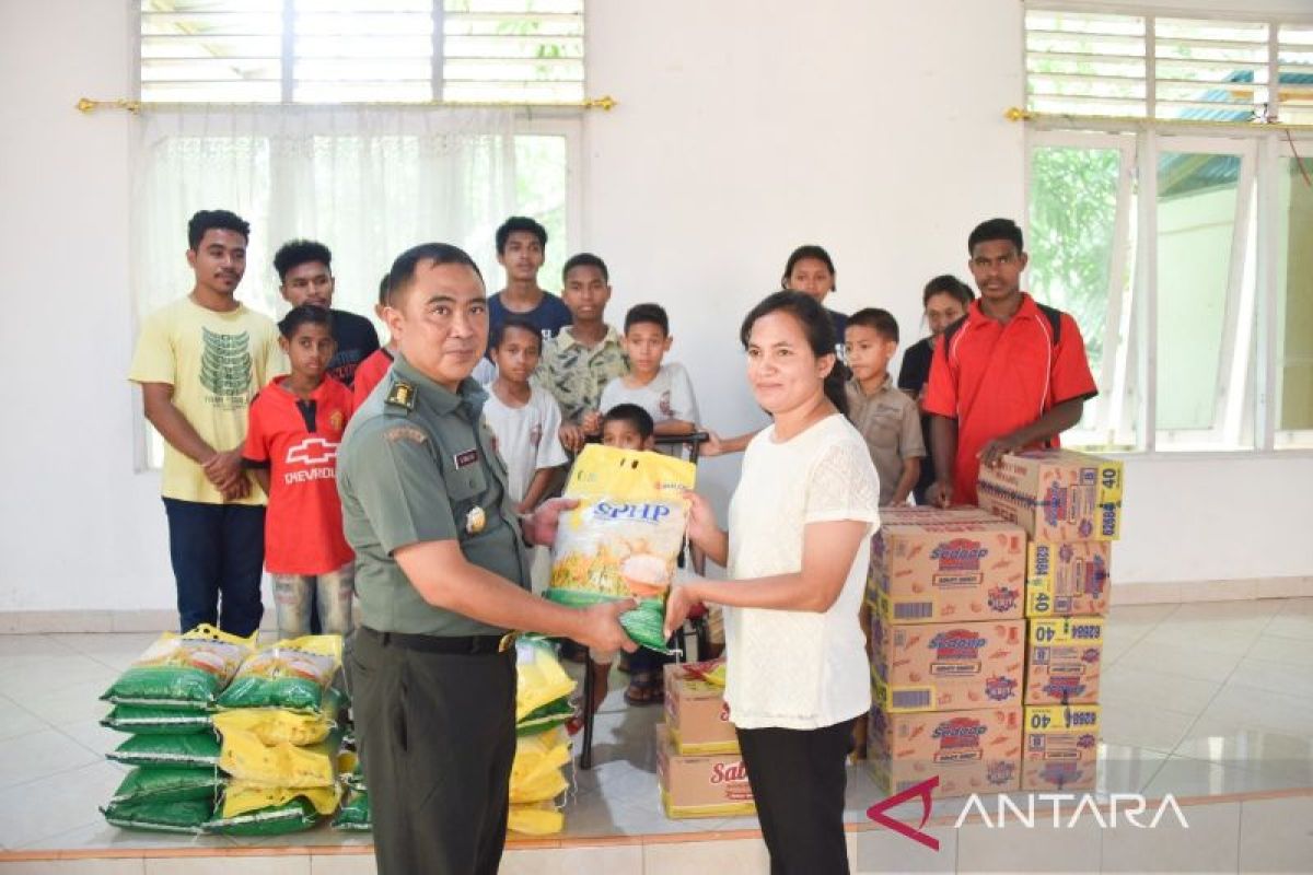 Kodam Pattimura salurkan bantuan sembako ke panti asuhan di Ambon
