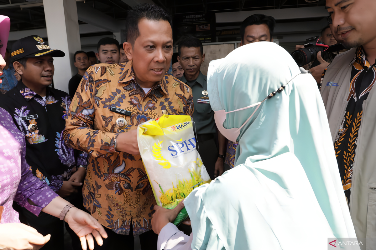 Tekan harga, Pemkab Tangerang gelar pasar beras murah