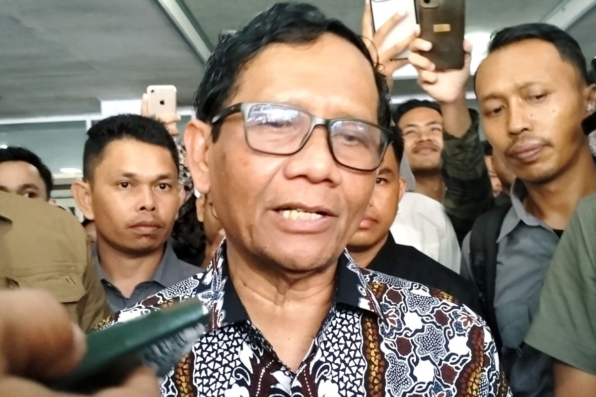 Menko Polhukam sebut yang biasanya curang adalah antarkontestan