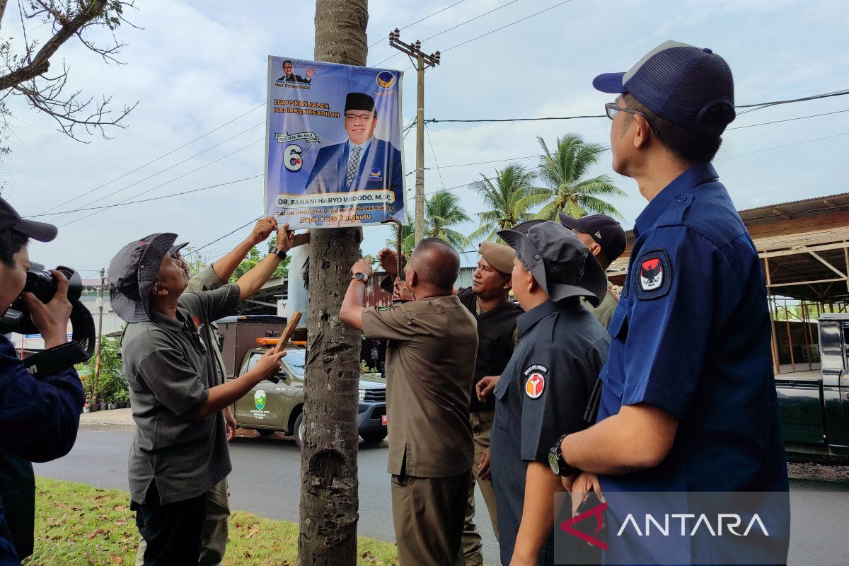 Satpol PP dan Bawaslu Kota Bengkulu tertibkan APS yang melanggar