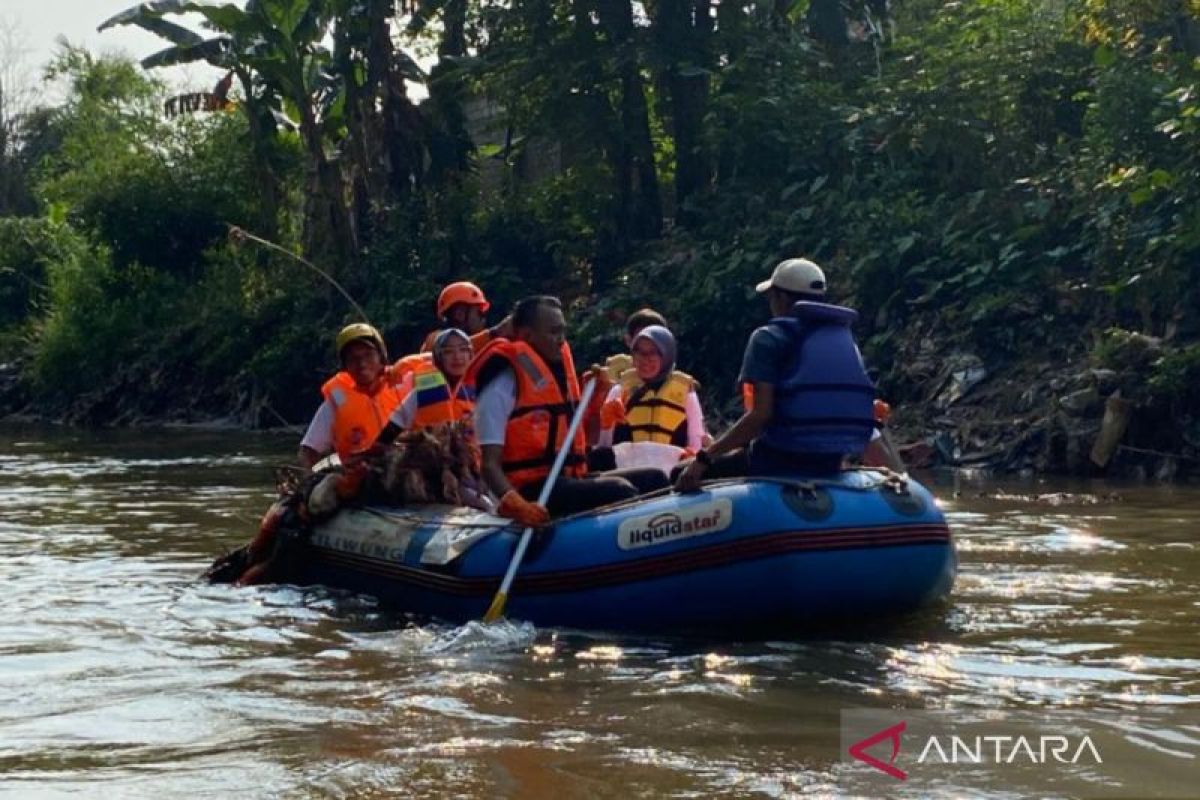 Legislator minta warga di daerah genangan sediakan perahu karet