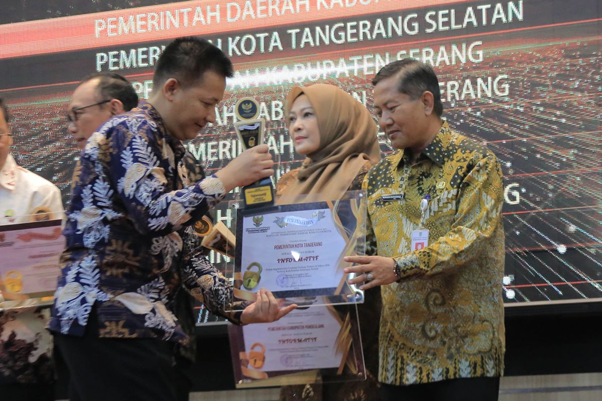 Pemkot Tangerang raih penghargaan Badan Publik Informatif 2023