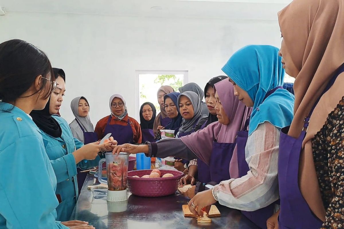 UNS mengajak masyarakat manfaatkan buah lokal untuk makanan olahan