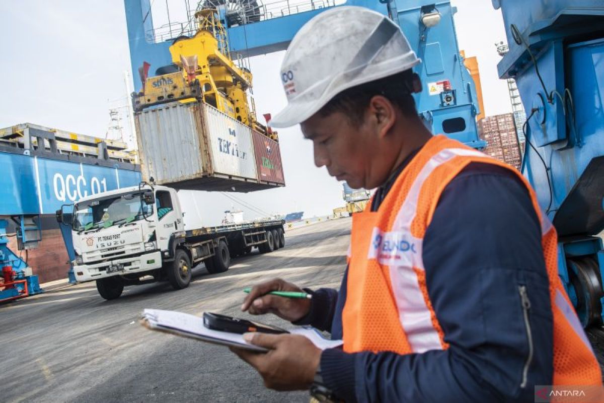 Indonesia berhasil mencetak surplus neraca perdagangan selama 45 bulan