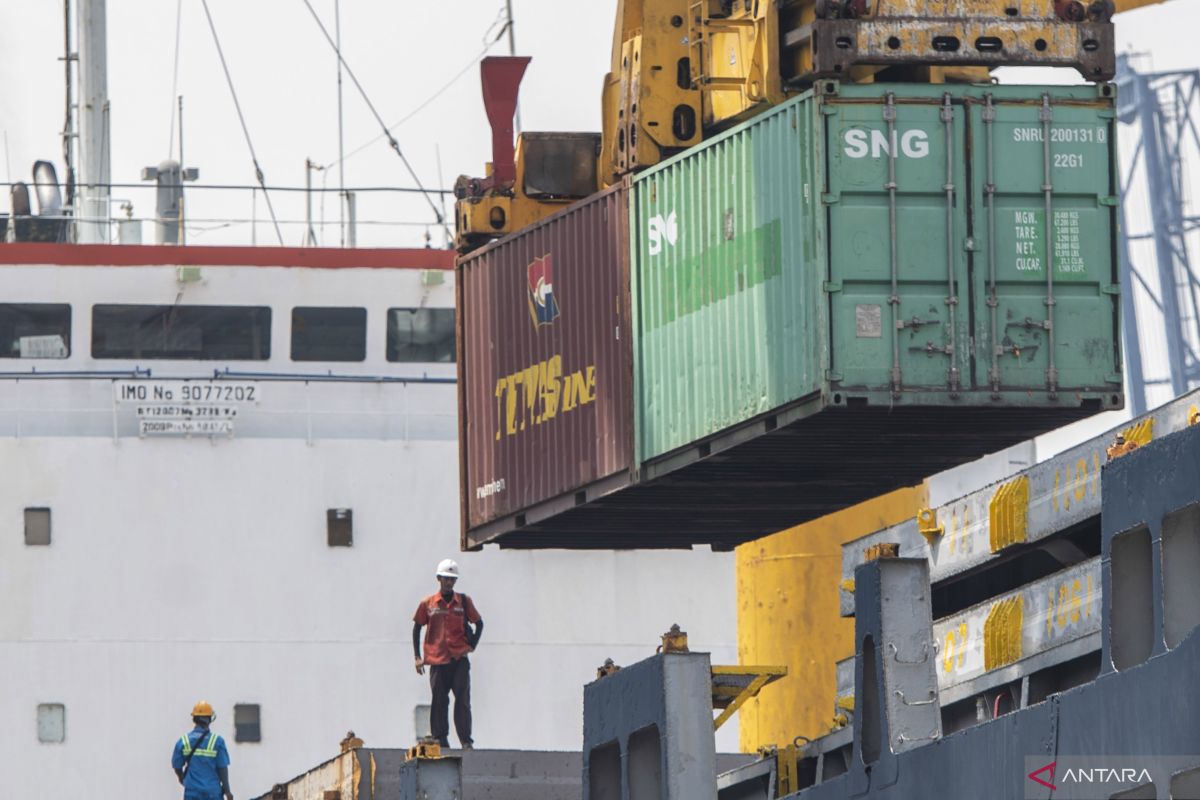 Surplus neraca perdagangan Indonesia naik 43 bulan berturut-turut