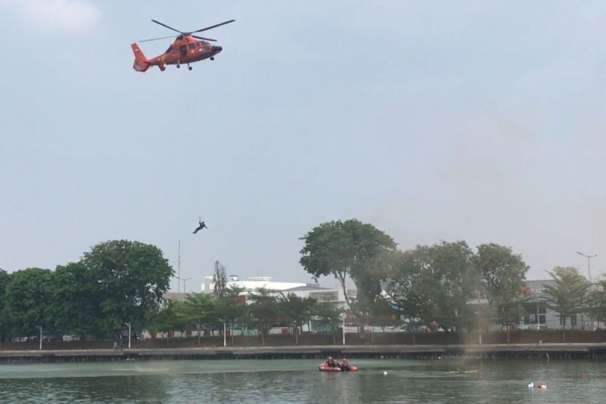 Basarnas gelar simulasi penanganan korban kritis akibat banjir di Jakarta