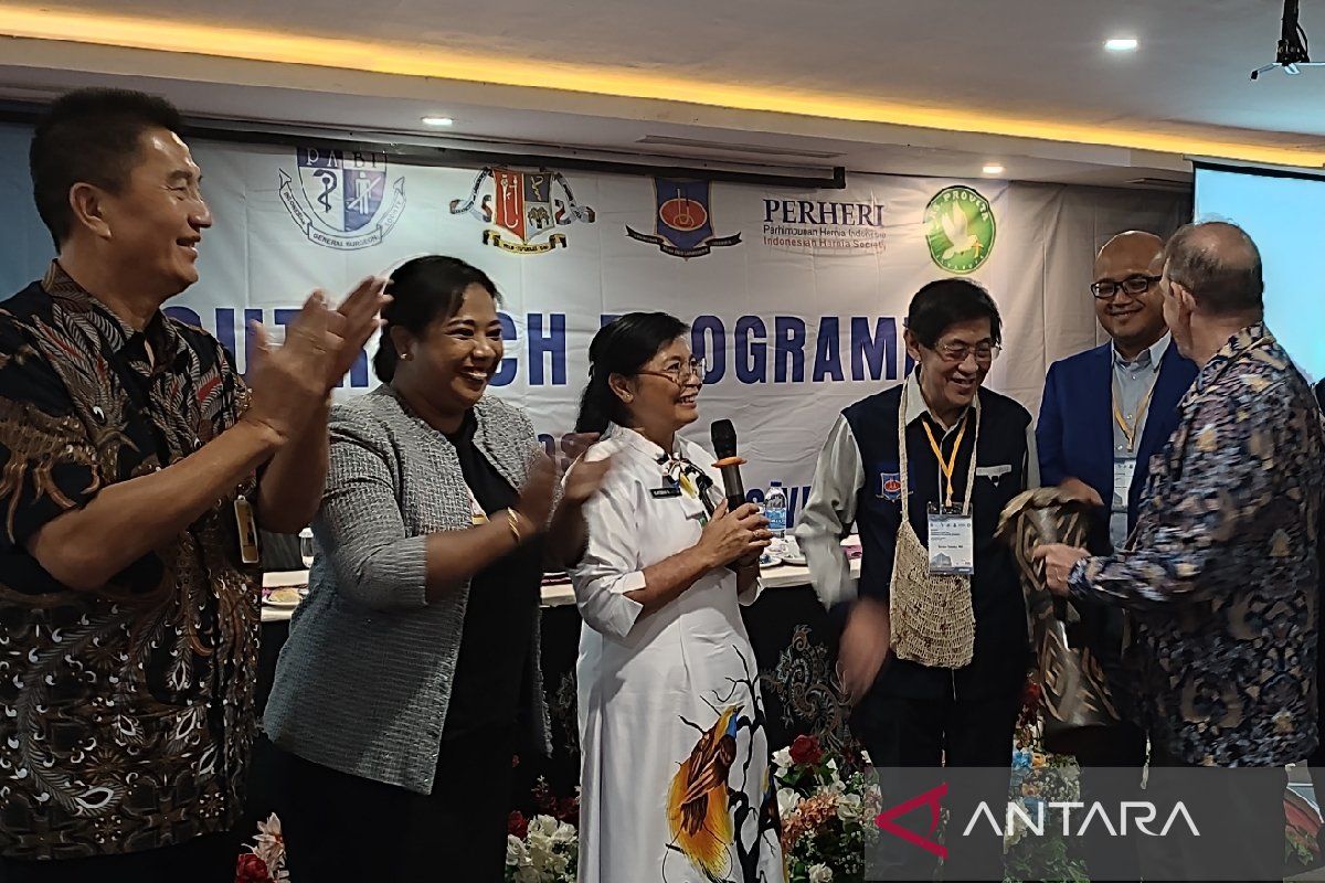 RS Provita Jayapura gadeng PBSI gelar simposium endo laparoscopic