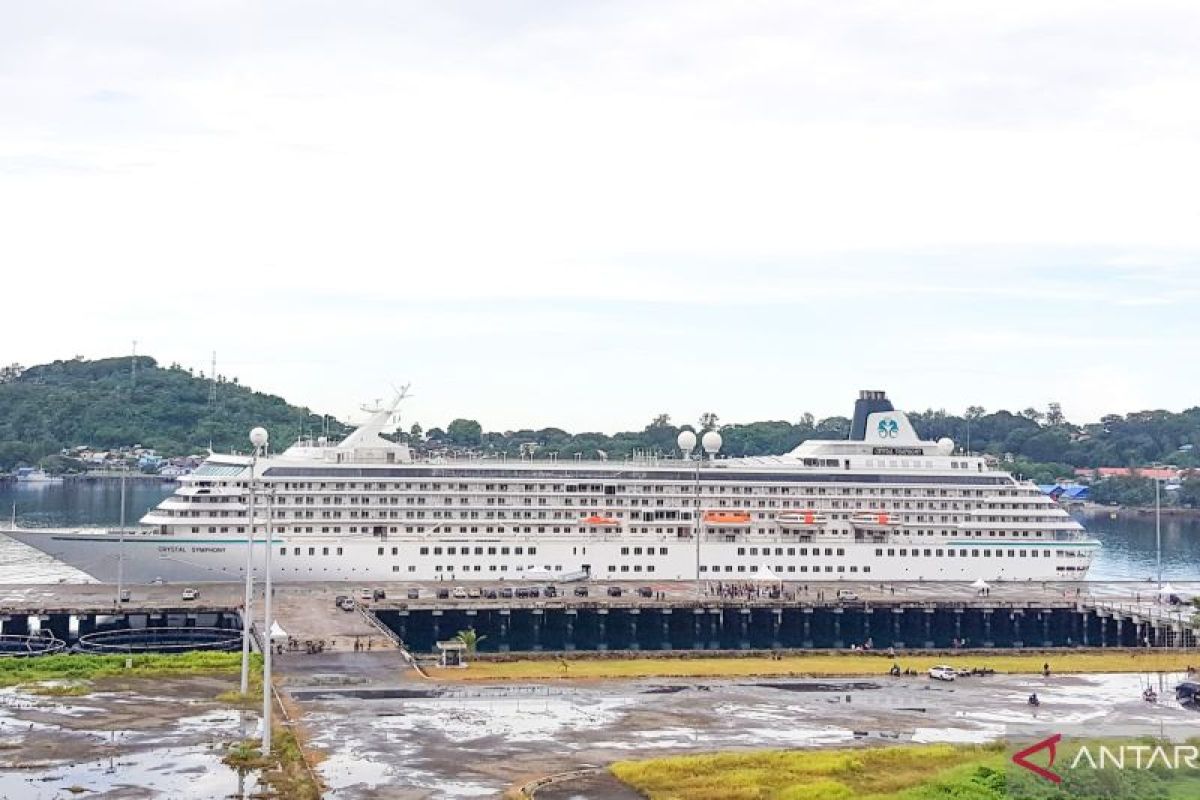 Kapal pesiar Crystal Symphony bawa 105 turis asing mendarat di Sabang