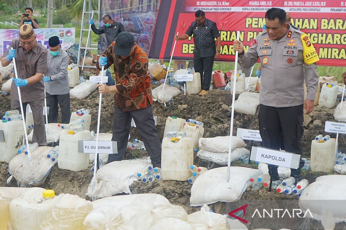 Polda Gorontalo musnahkan puluhan ribu liter minuman keras ilegal