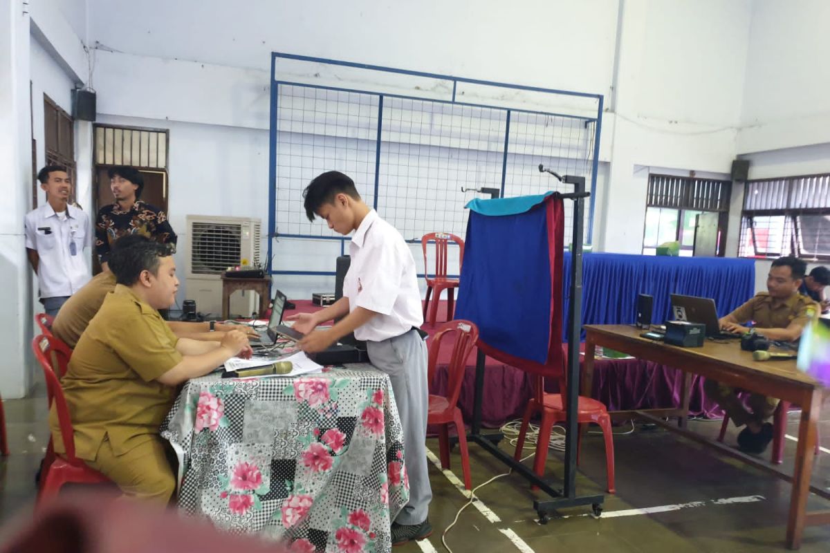 Jelang pemilu, Disdukcapil Tangerang gencarkan perekeman e-ktp pelajar