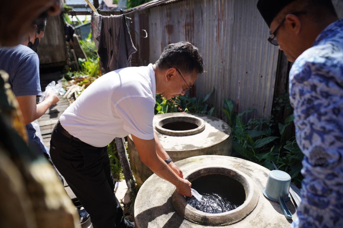 Wali Kota Pontianak bagikan abate upaya berantas DBD