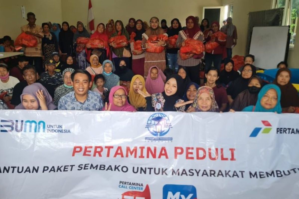 Pertamina dan Sahabat Ghoni bagikan ribuan paket sembako di Surabaya