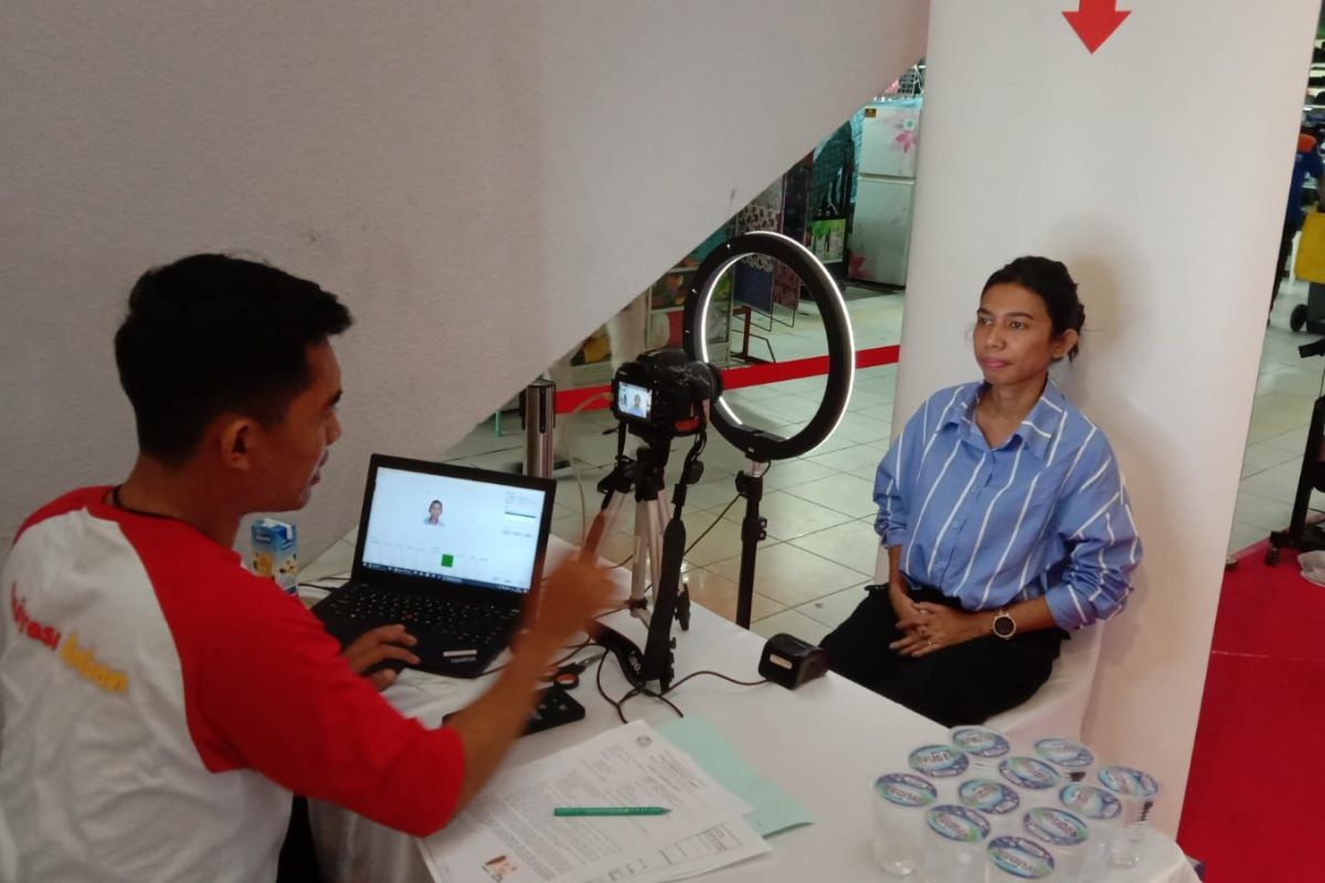 Imigrasi Ambon melayani pembuatan paspor di pusat perbelanjaan