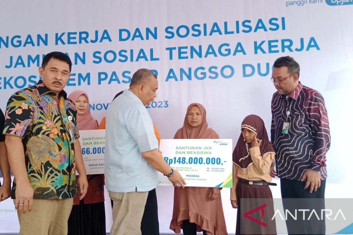 Kemenaker- BPJS Ketenagakerjaan edukasi program jaminan sosial ke pedagang pasar di Jambi