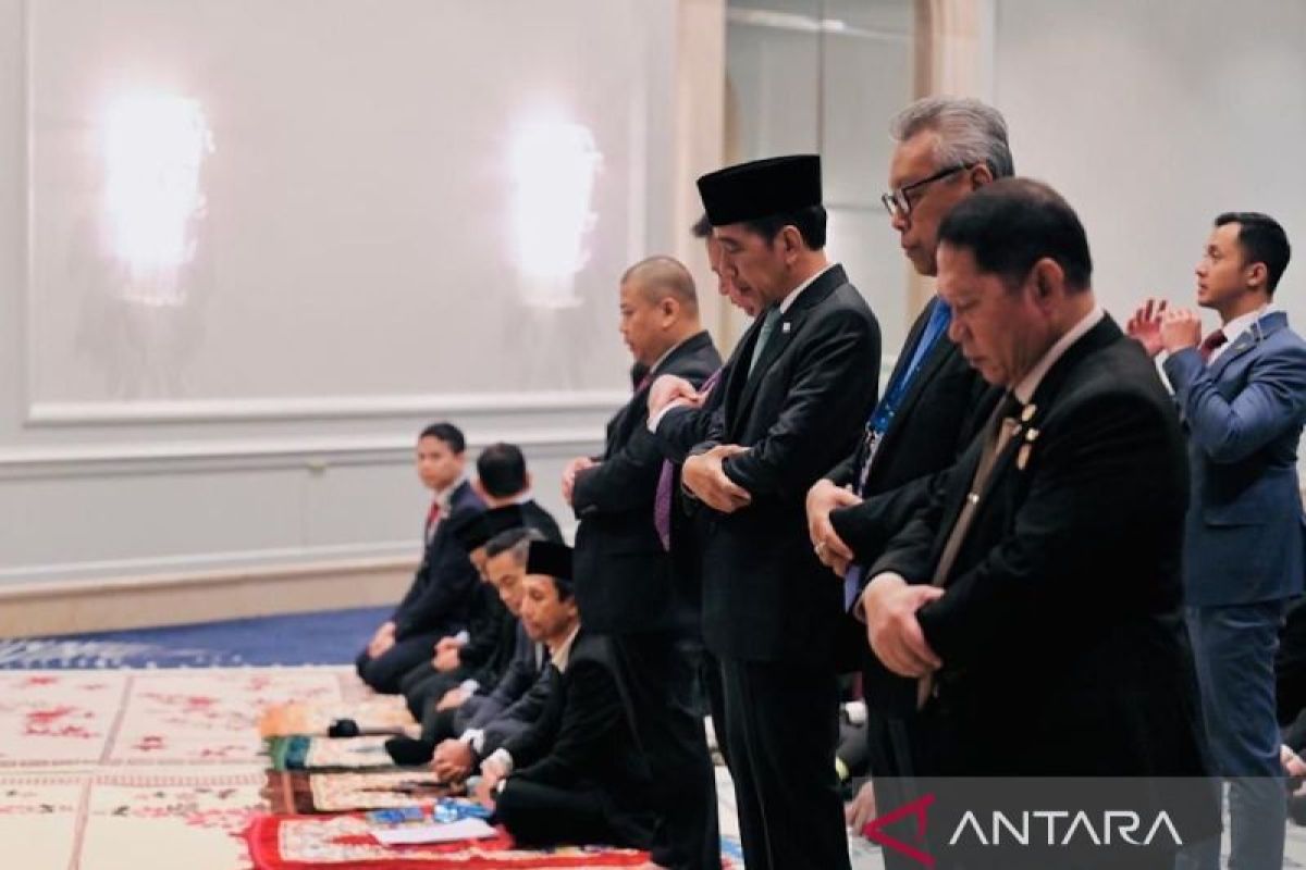 Usai hadiri KTT APEC, Jokowi salat Jumat di San Fransisco