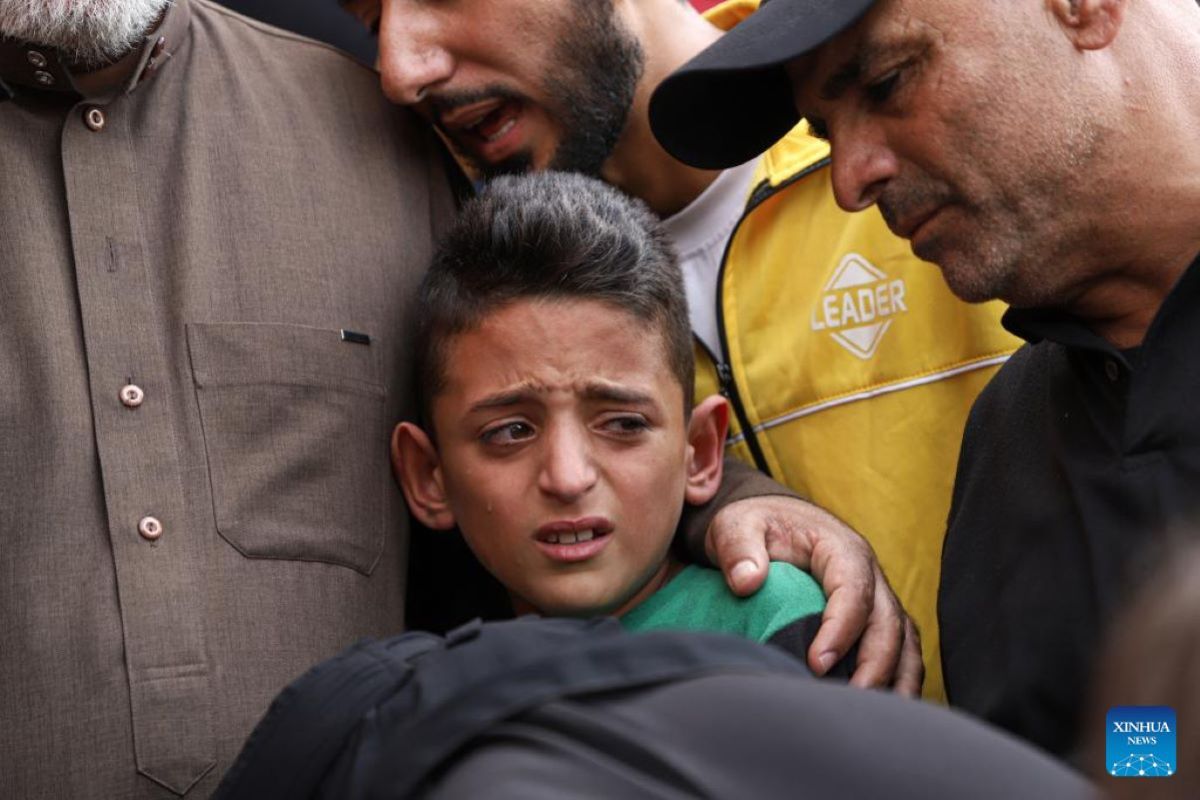 Israel bom sekolah, lukai dan tewaskan puluhan orang