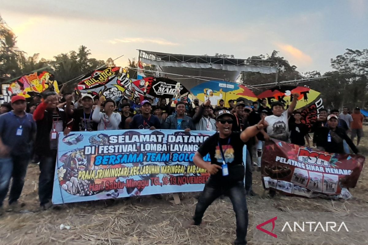 Festival Lomba Layang-layang Tim Bolo Pusat di Desa Sriminosari semarak