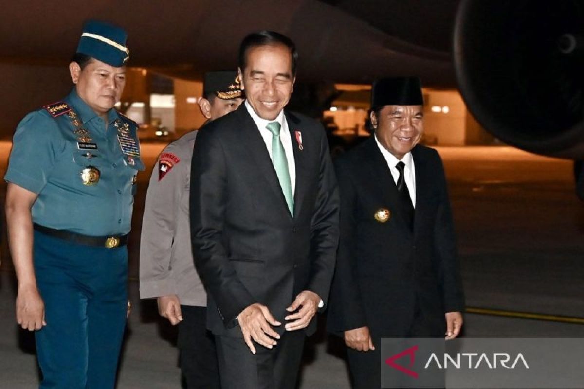 Jokowi tiba di Tanah Air usai lawatan ke dua negara