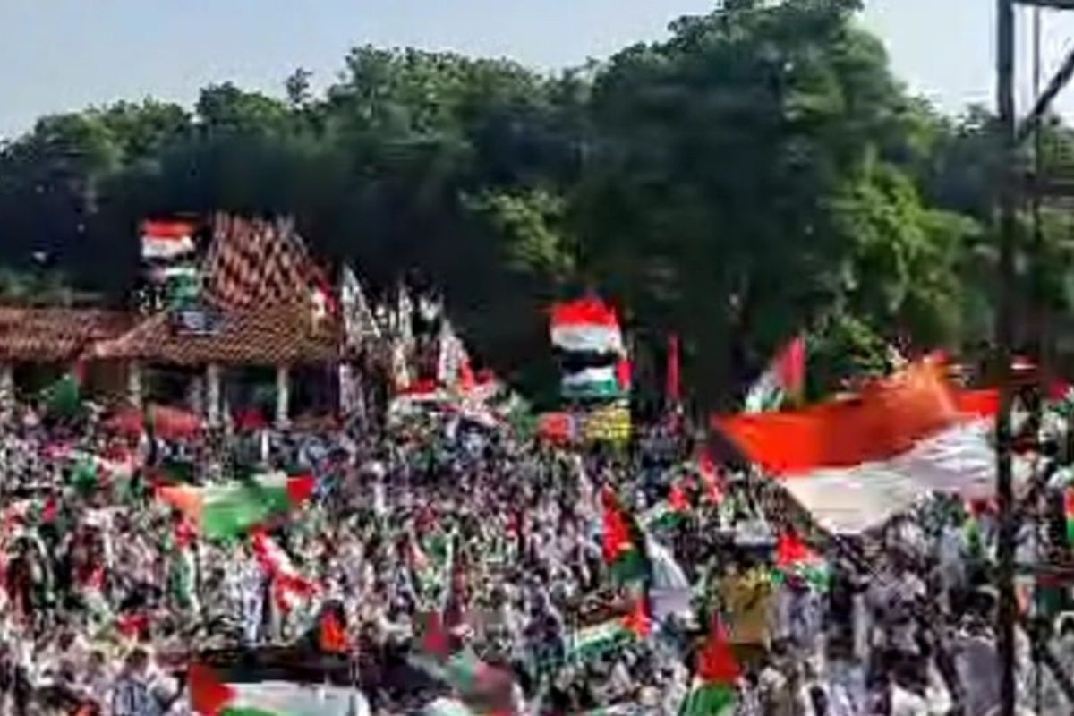 Ribuan warga Sidoarjo aksi damai peduli Palestina