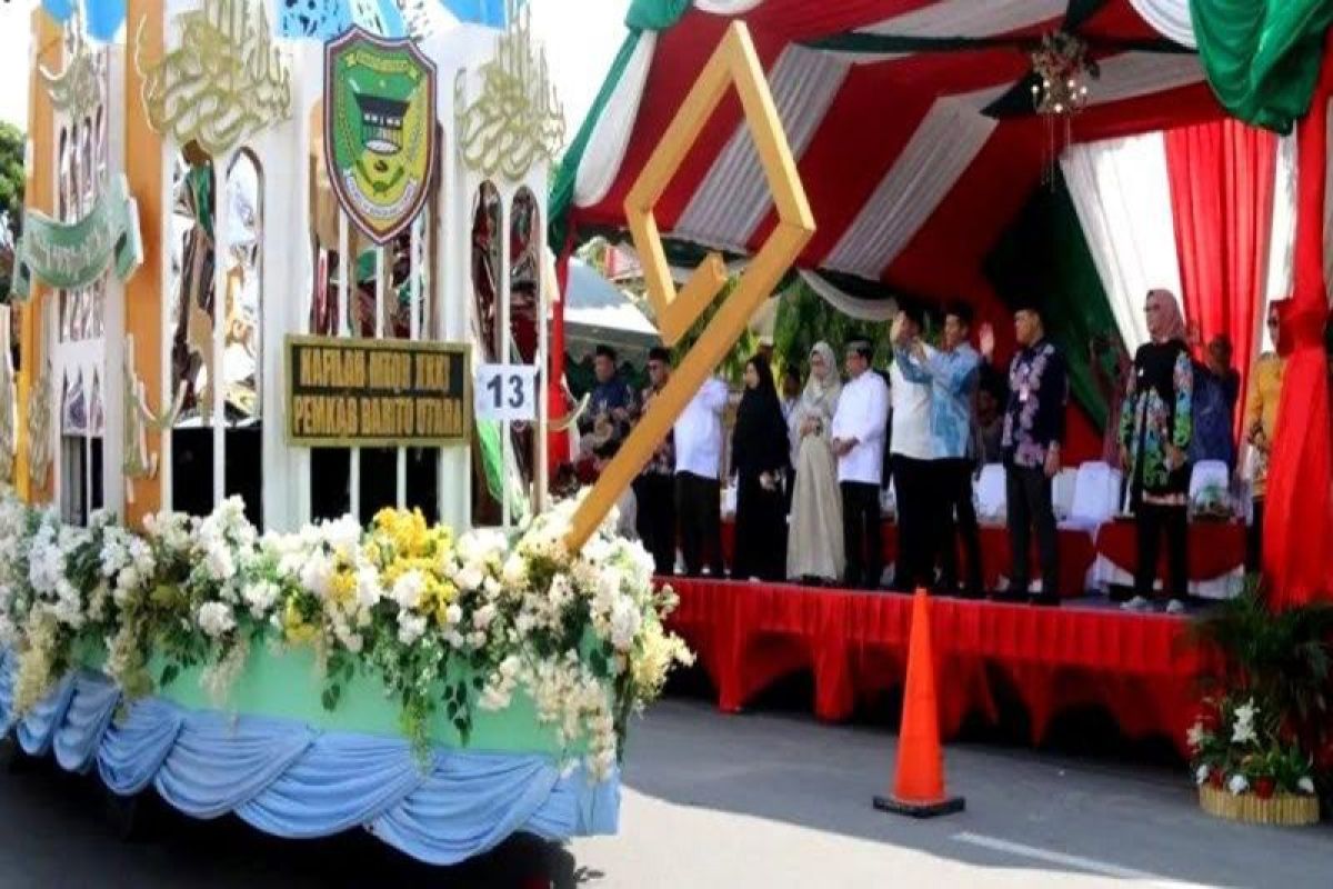 Pj Bupati Barito Utara hadiri pawai mobil hias MTQH Kalteng