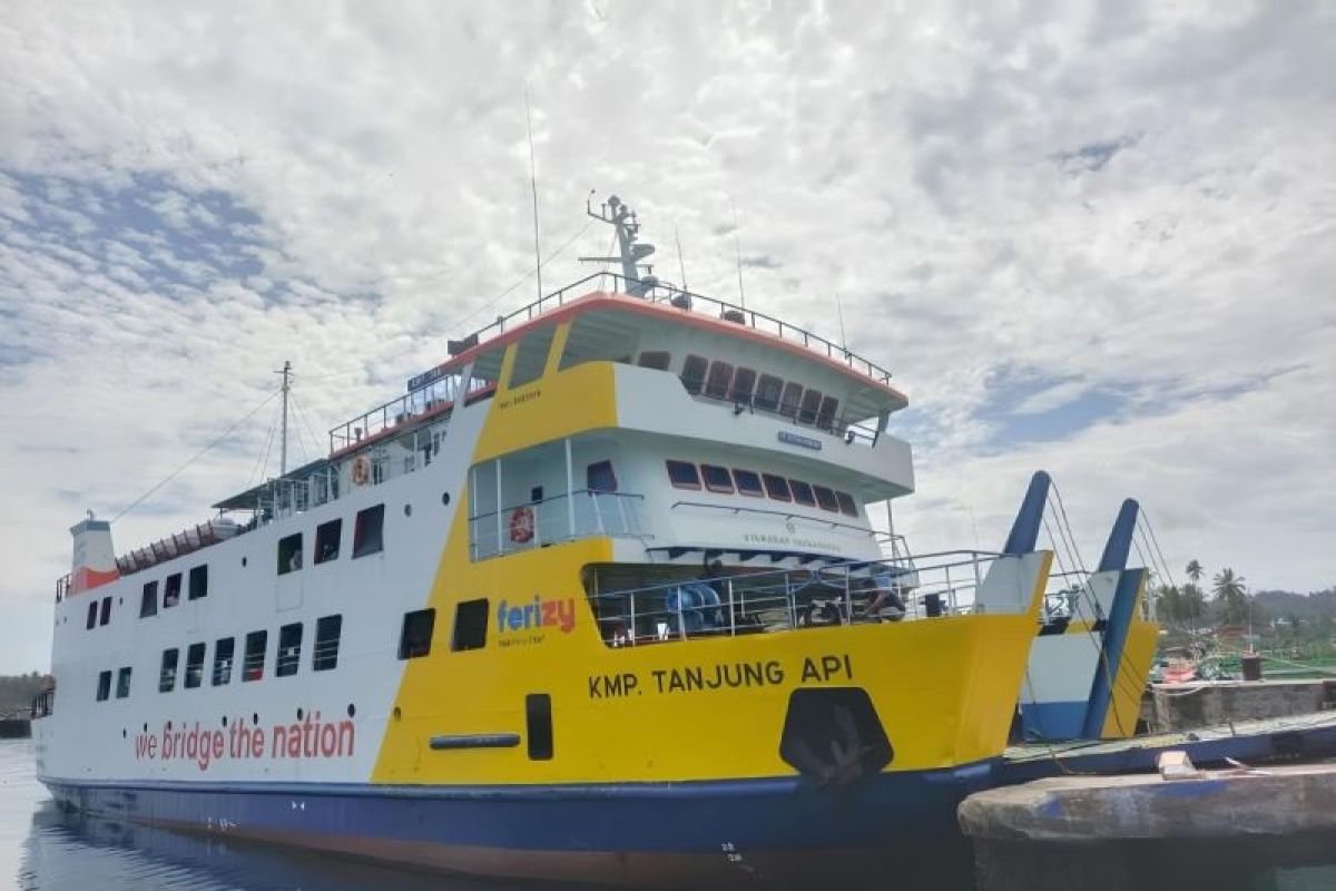 ASDP Indonesia Ferry perkuat konektivitas melalui layanan penyeberangan Banggai-Kaukes