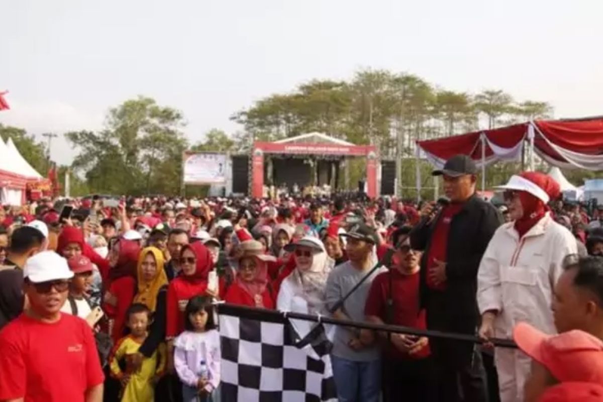 Ribuan warga ikuti jalan sehat meriahkan HUT ke 67 Lampung Selatan selatan