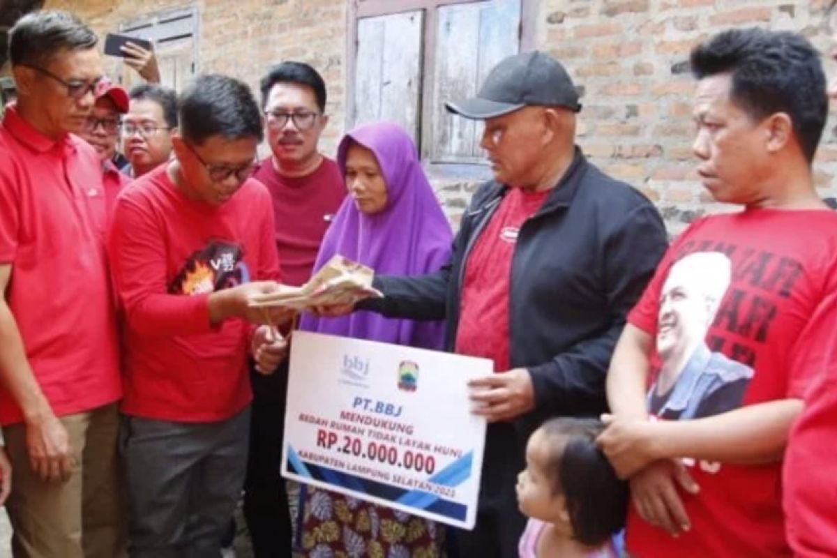 Pemkab Lampung Selatan dan BBPJ Bakauheni serahkan bantuan beda rumah