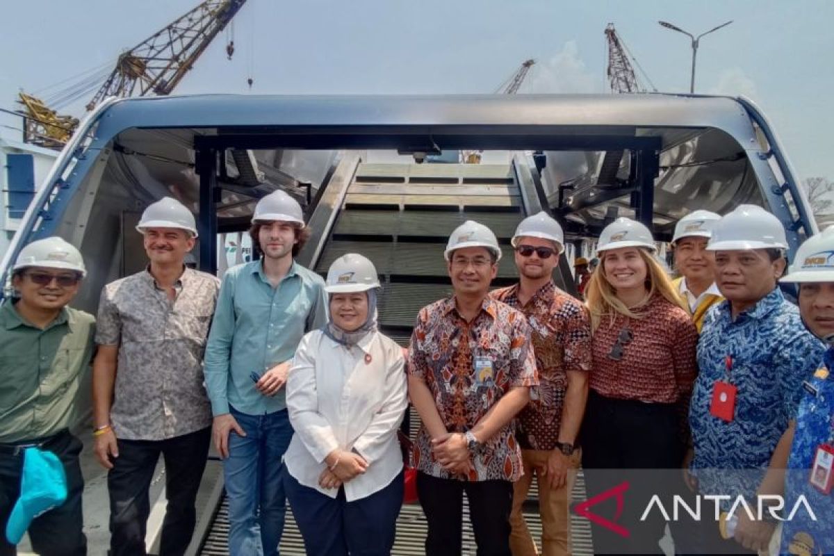 Coldplay hibahkan kapal penyedot sampah Rp12 miliar ke Pemkab Tangerang