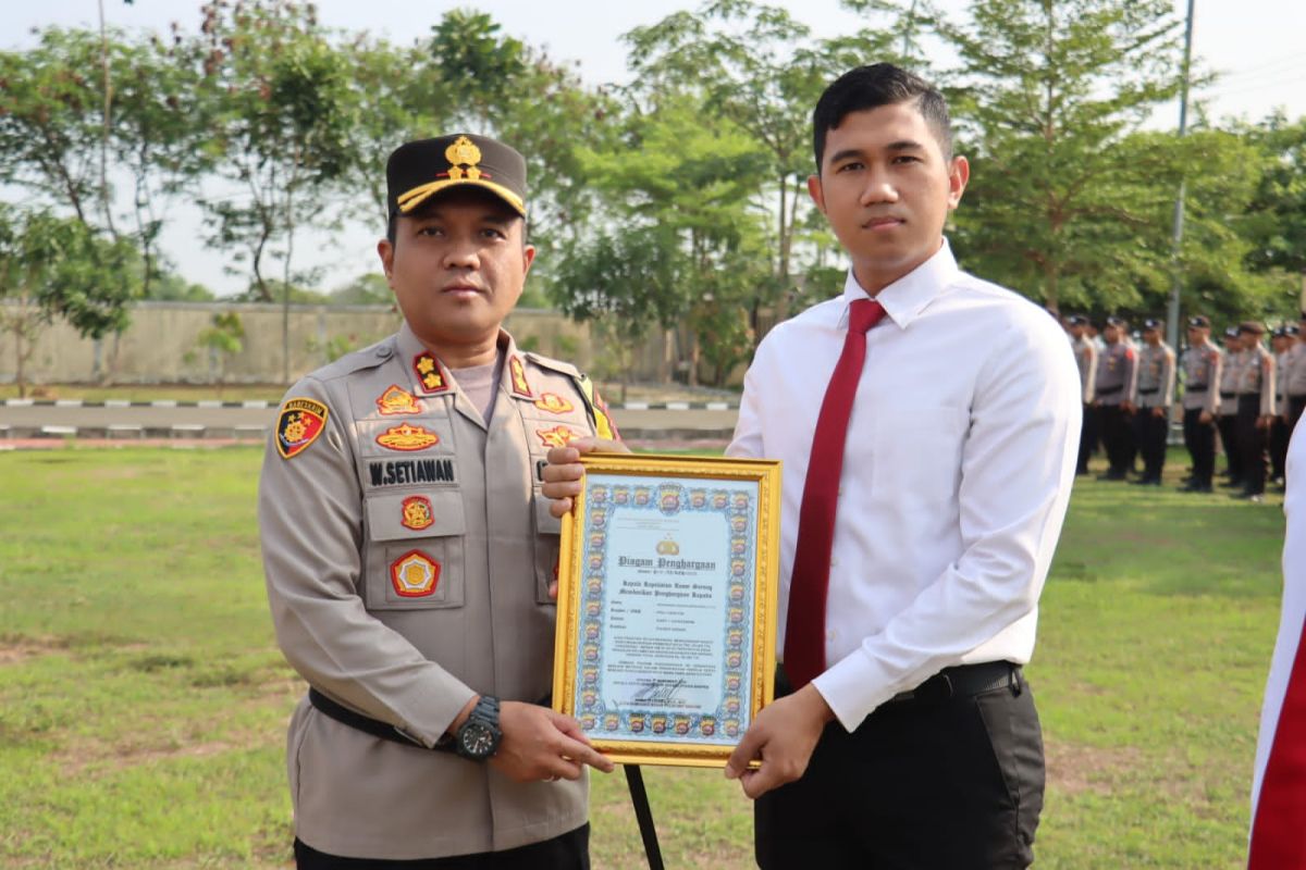 Kapolres Serang beri penghargaan pada personel berprestasi