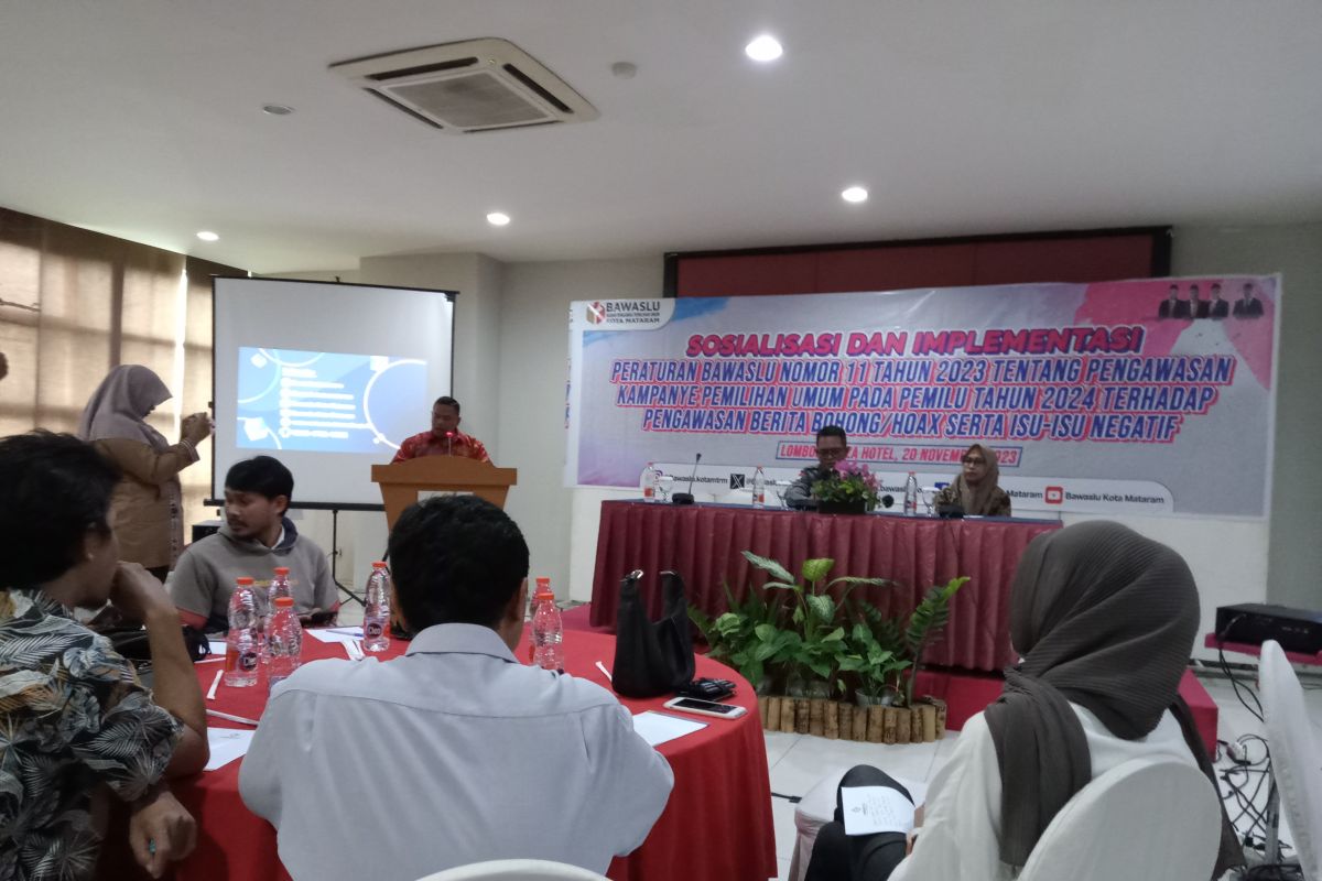 Bawaslu Mataram sosialisasi pengawasan berita hoaks pada pemilu