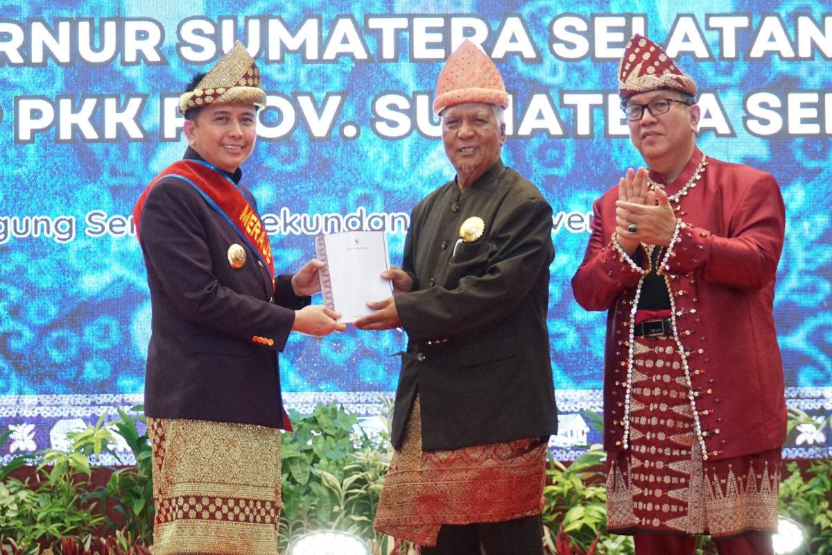 Gubernur Sumsel dianugerahi gelar  Meraje Emban Adat Muara Enim