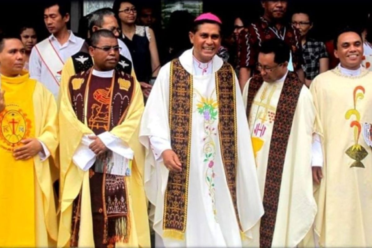 Uskup Agung Ende Mgr Vincentius Sensi Potokota meninggal akibat sakit