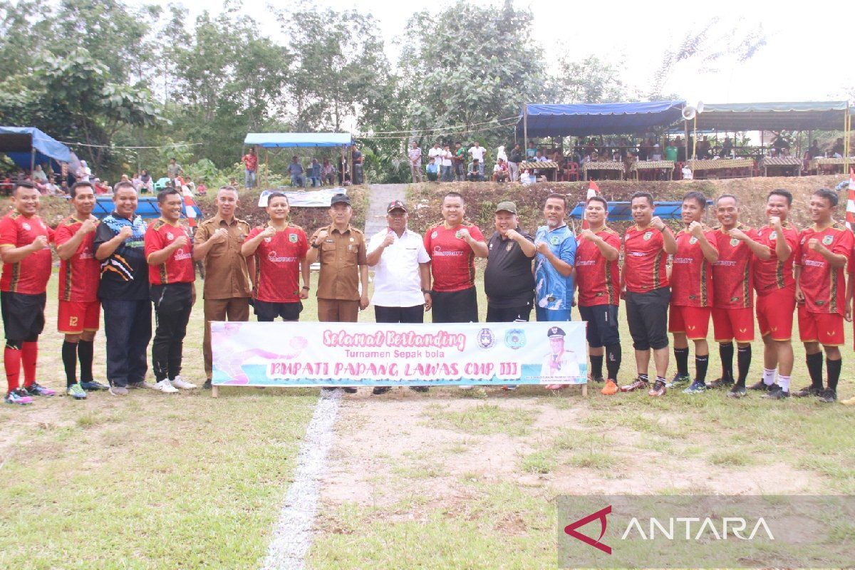 AZP buka turnamen sepak bola Piala Bupati Palas Cup III