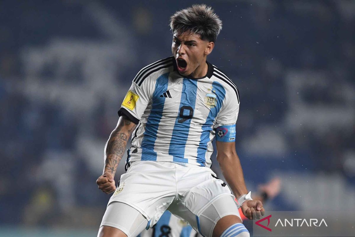 Striker Argentina sabet sepatu emas Piala Dunia U-17