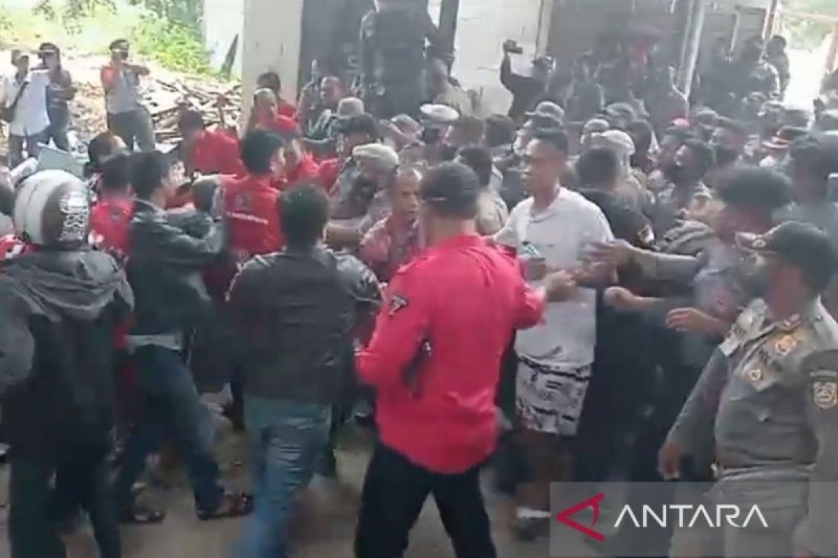 Tiga petugas alami luka-luka saat ricuh penertiban bangunan liar di Bogor