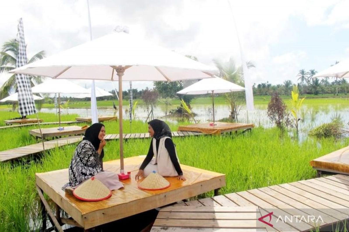 Wabup Kubu Raya apresiasi destinasi wisata kuliner Kampung Wah Sawah yang dikelola Ponpes  Darul Fikri