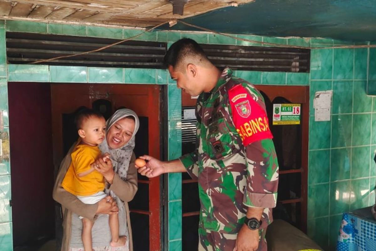 Babinsa HSU rutin pantau pemberian nutrisi  perangi stunting