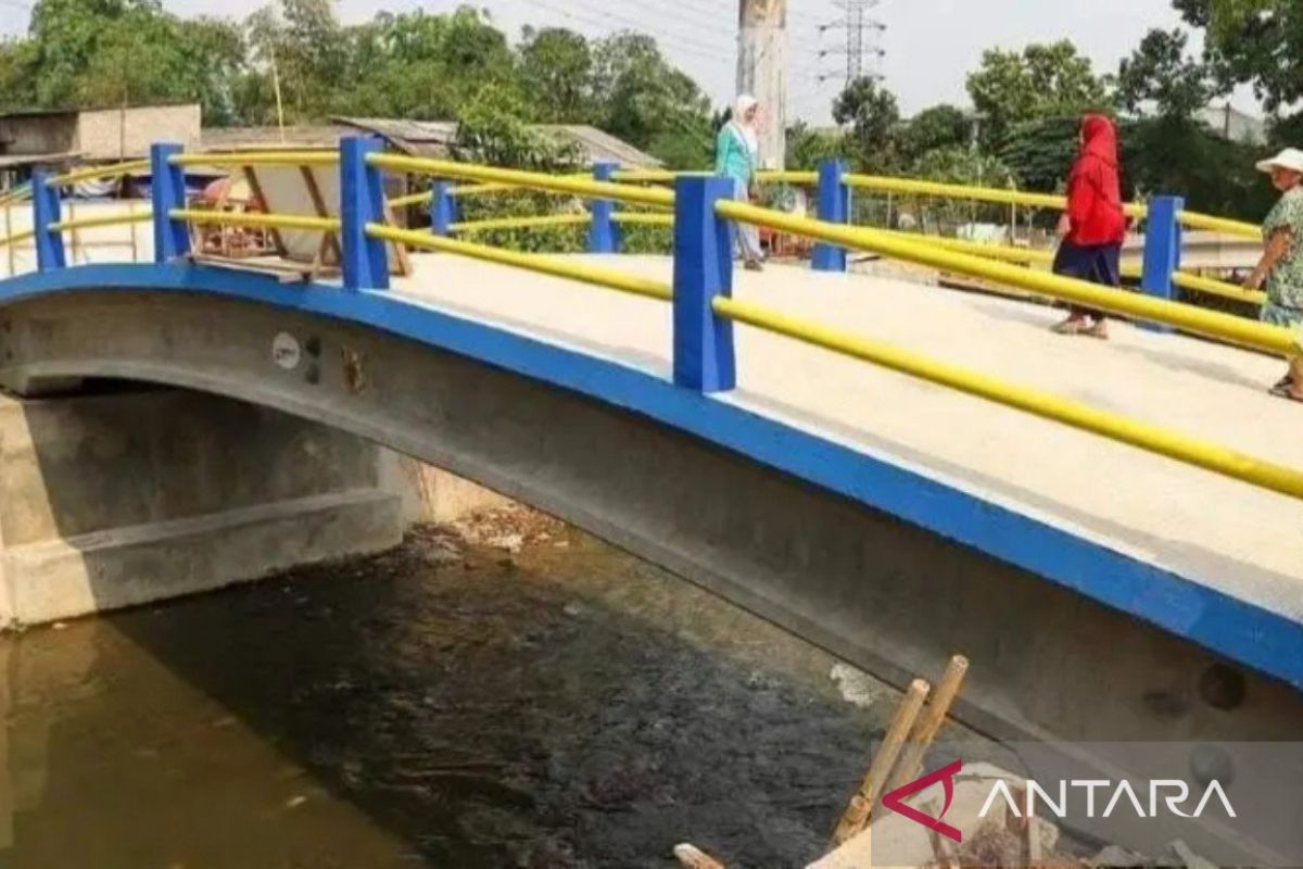 Pemkab Bekasi revitalisasi Jembatan Kali Sadang di Pasar Rengas