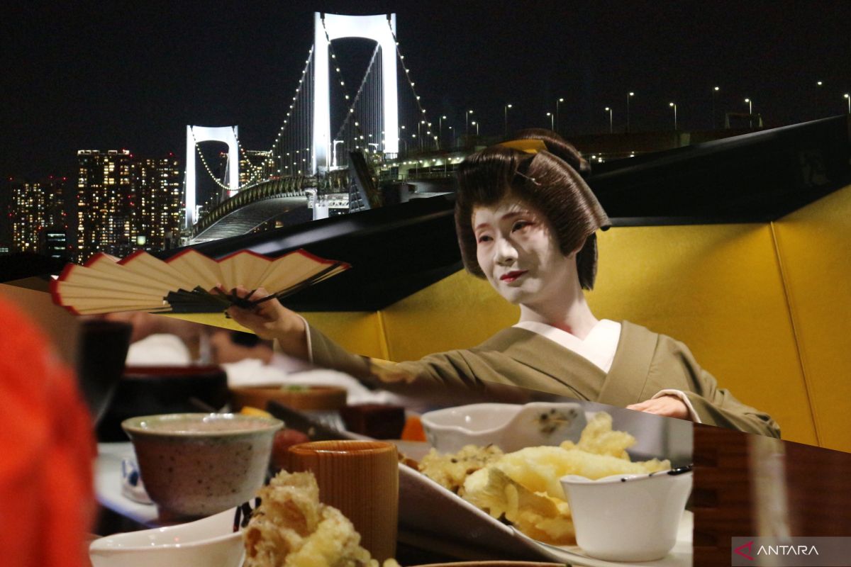 Makan malam mengarungi Tokyo di kapal Yakatabune bersama Geisha