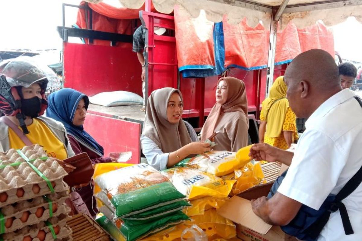 Upaya kendalikan inflasi, Pemprov Maluku terus laksanakan pasar murah