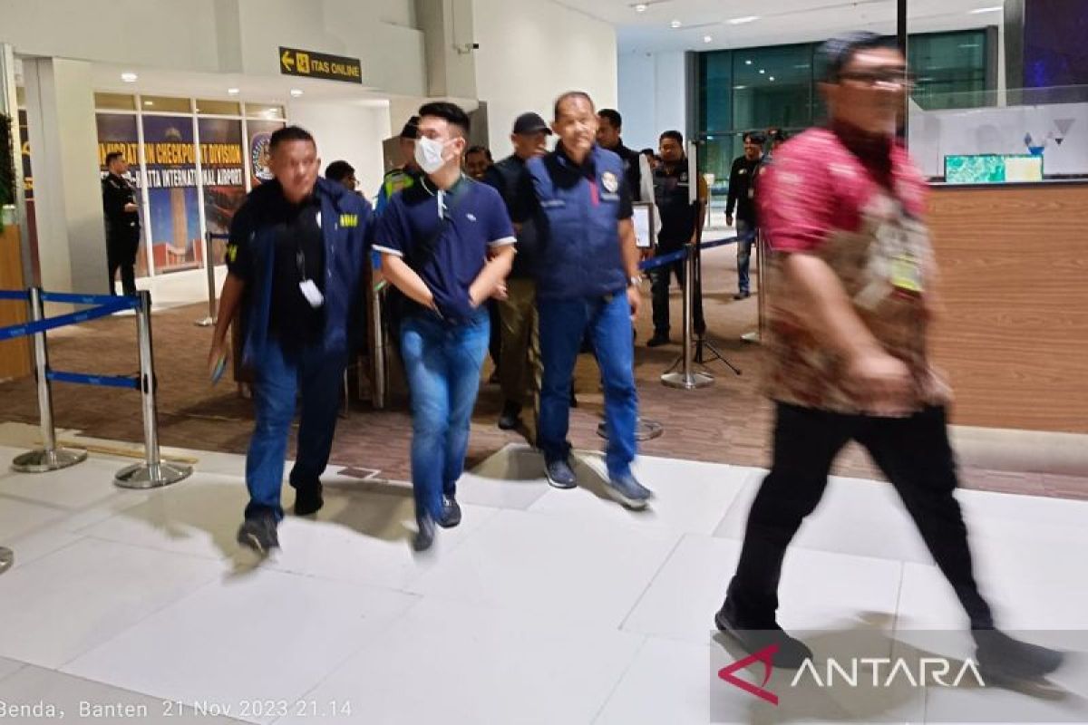 Kemarin, Eddy Hiariej sampai penipu Jedar ditangkap