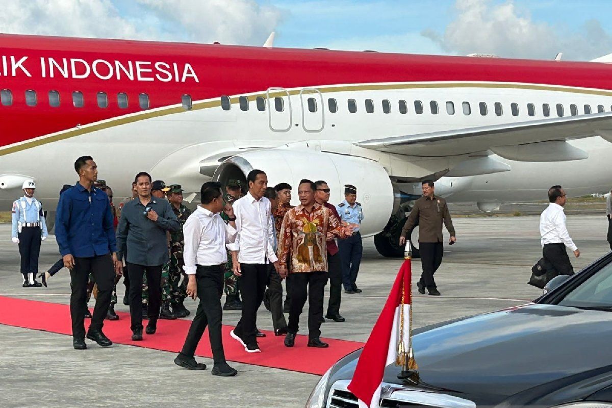 Presiden Joko Widodo disambut meriah warga Biak Numfor