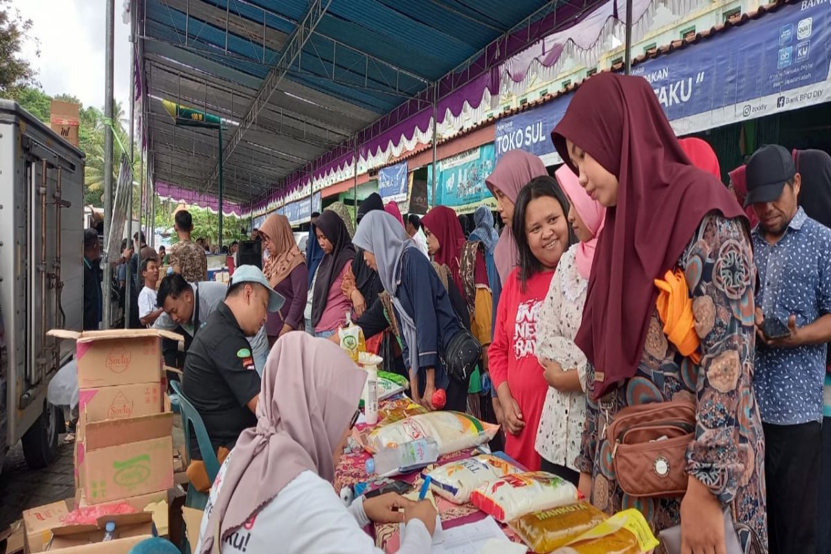 Disdagin Kulon Progo gelar pasar murah di wilayah kemiskinan ekstrem