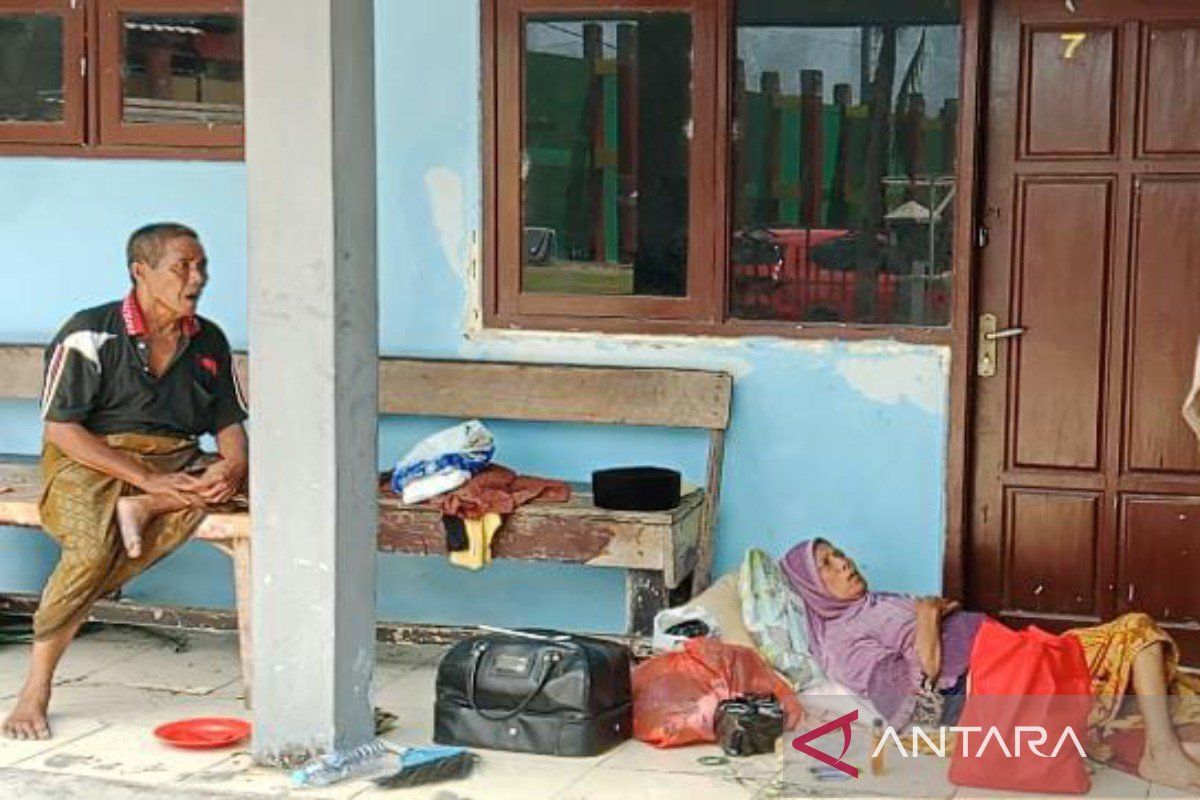 Pemkab Bangkalan evakuasi pasangan lansia terlantar di area SGB