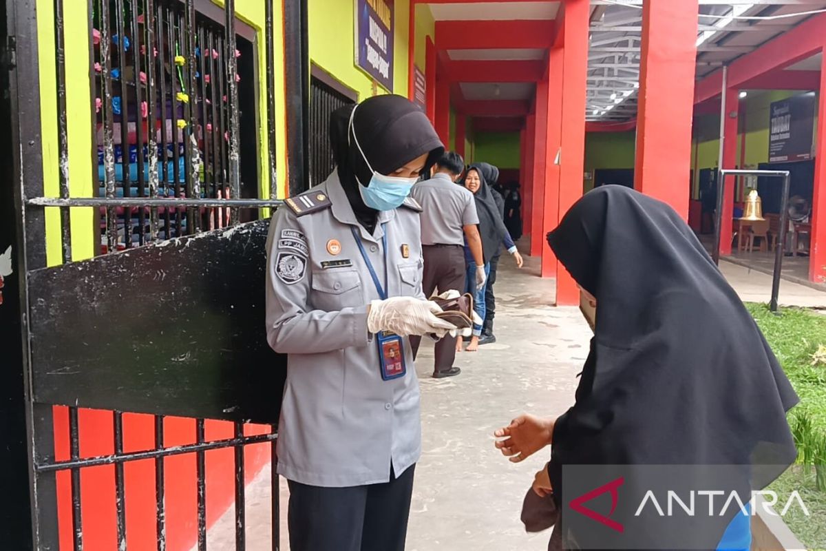 Lapas Perempuan Kelas II B Jambi tes urine 30 warga binaan