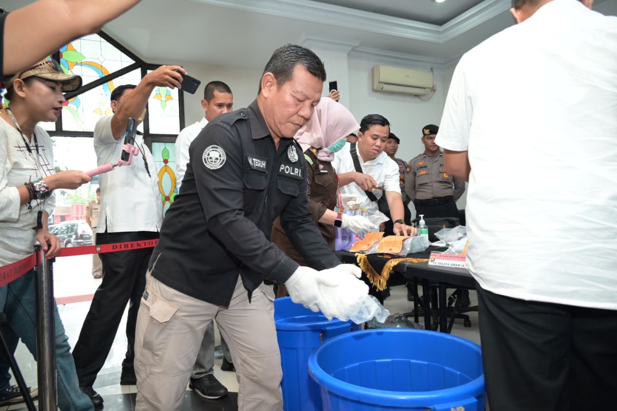 Polda Jambi musnahkan 11,7 kg sabu