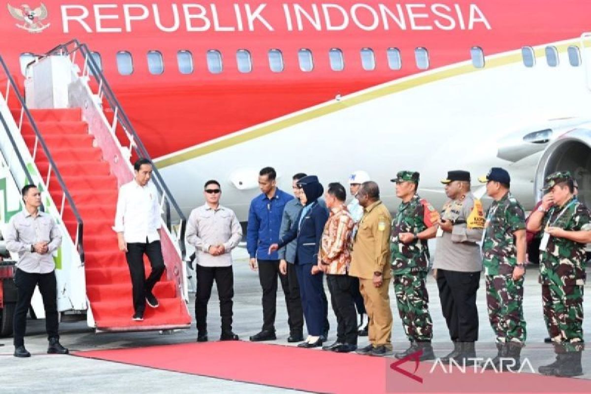 Presiden Joko Widodo disambut meriah oleh warga Biak
