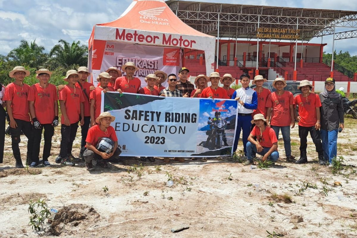 Astra Motor Kalbar gelar edukasi safety riding di Balai Sebut Sanggau