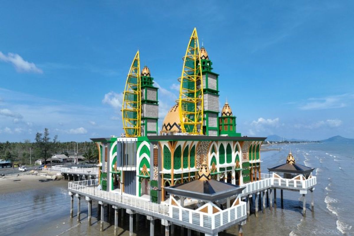Floating mosque presented by PT BIB ready to function